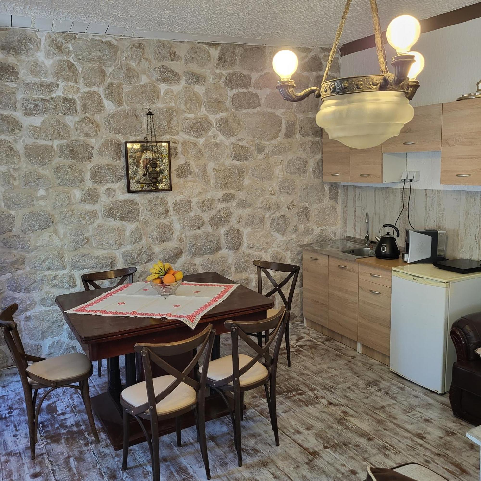 Holiday Home Bogumila Risan Exterior foto